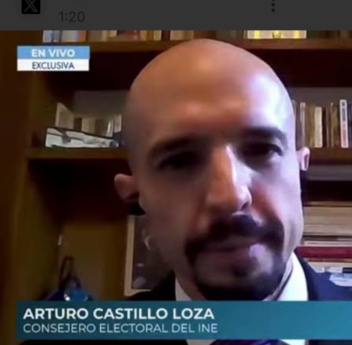 Está nervioso este tipo del INE porque denuncié su abuso de poder.

No le tembló la mano para condenarme sin pruebas y sin indicio de culpa y censuró mi participación con Ciro.

Pero hoy ya le tembló la voz porque publiqué su arbitrariedad.

La maestría no le quita la hipocresía.