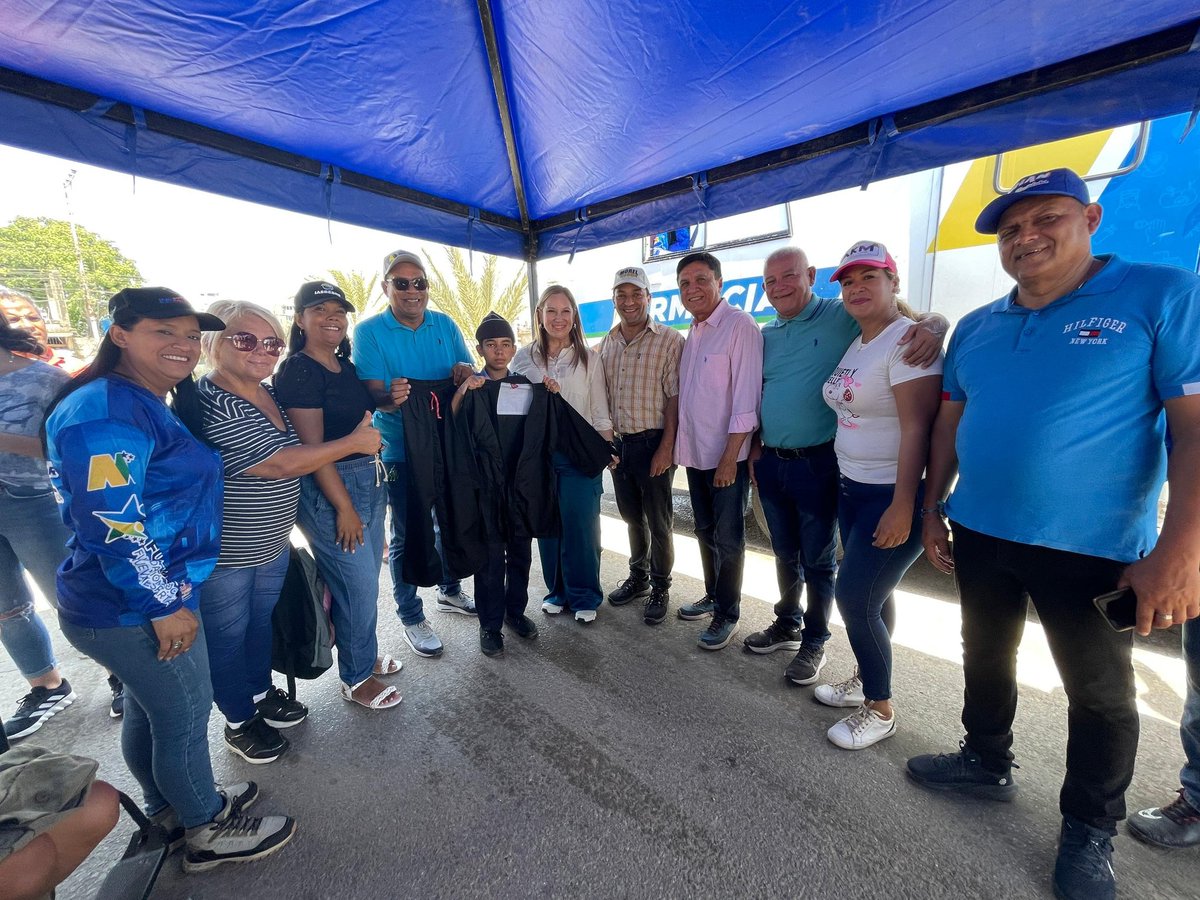 Maravillosa jornada del #TrenDeLaSalud en los delfines #Mariño, junto a nuestra primera dama Gloria Rodríguez Rojas nuestro equipo de #Inemujer llevamos nuestro mensaje a las Neoespartanas en promoción de sus derechos, el Gobernador @MorelRodriguezA sigue trabajando por su gente