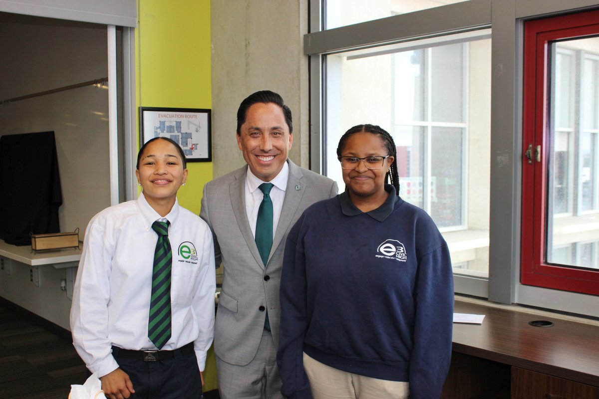 Last month, we had a special visit from Mayor @ToddGloria during our Board luncheon to commemorate e3 Civic High’s 10th Anniversary. The Mayor presented e3 with a proclamation from the City of San Diego declaring April 26, 2024 as e3 Civic High Day in the City of San Diego!