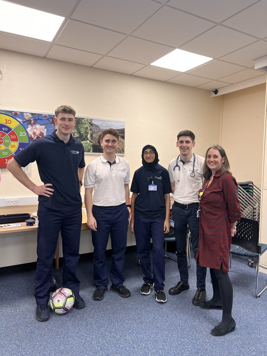 #physiotherapy team ready for our AHP careers fair <a href="/Airedaleahps/">Airedale AHPs 💙</a> <a href="/AiredaleNHSFT/">Airedale Hospital</a> #ahps@airedale