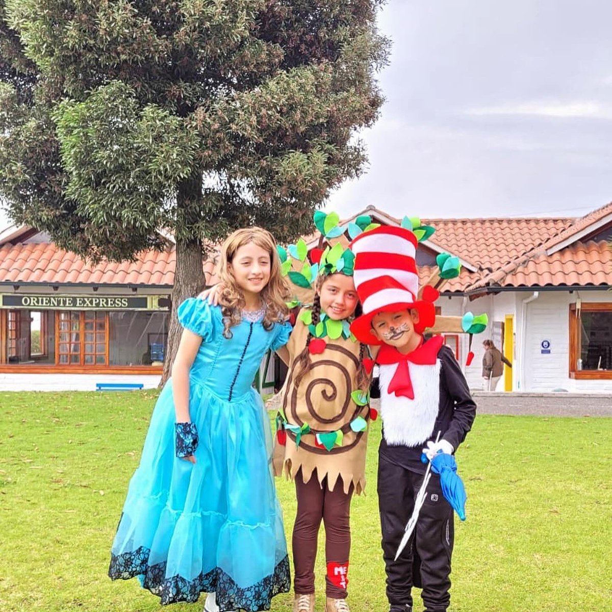 seklosvalles's tweet image. 📚✨Exciting News! We’re thrilled to announce that we took part in a Storytelling Contest. 🌟 Our students shared a great stories. 

Congrats to all!

#sermejores 
#storytellingcontest 
#colegionilingüe 
#jointheadventure 
#ecuador🇪🇨