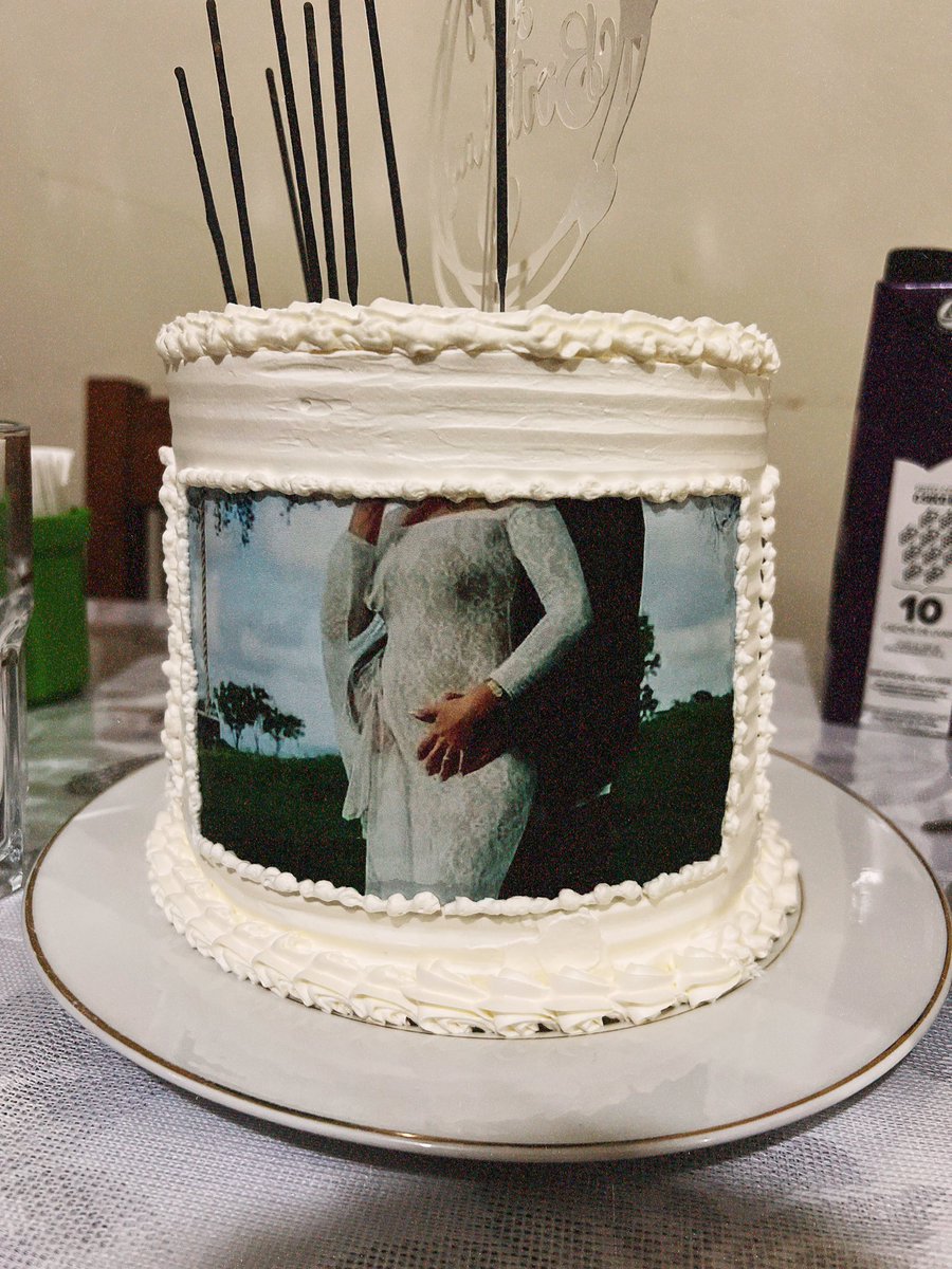 nourasforce's tweet image. O BOLO QUE ME DERAM DE ANIVERSÁRIO