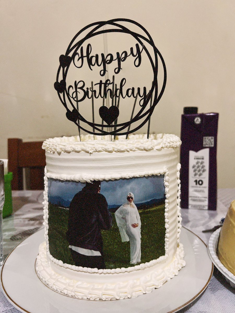 nourasforce's tweet image. O BOLO QUE ME DERAM DE ANIVERSÁRIO