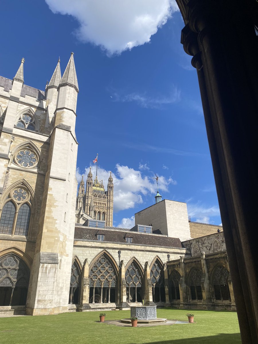 The 59th Florence Nightingale Commemoration service took place yday @wabbey & was a truly breathtaking experience. A time of reflection & of celebration, of the vast contribution the nursing & midwifery professions make each & every day across such an array of settings