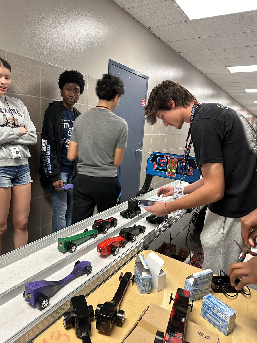 CIM students racing CO2 cars!!! <a href="/THELamarCHS/">Lamar Consolidated High School</a> <a href="/BlueStampedeAP/">Vanessa McClain</a> <a href="/LamarCISDCTE/">Lamar CISD CTE</a>