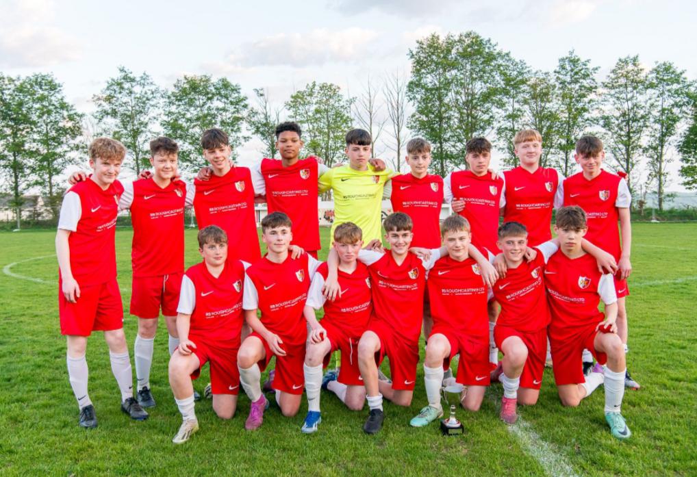 west_endfc's tweet photo. Double Winners🏆🏆

West End Reds Under 15s finished off the season tonight in style by lifting the B League Cup by beating Peterhead 3-1 in the final. 
A really competitive game and Peterhead pushed us right to the very end. We wish them all the best for next season. https://t.co/6unq3LSpPR