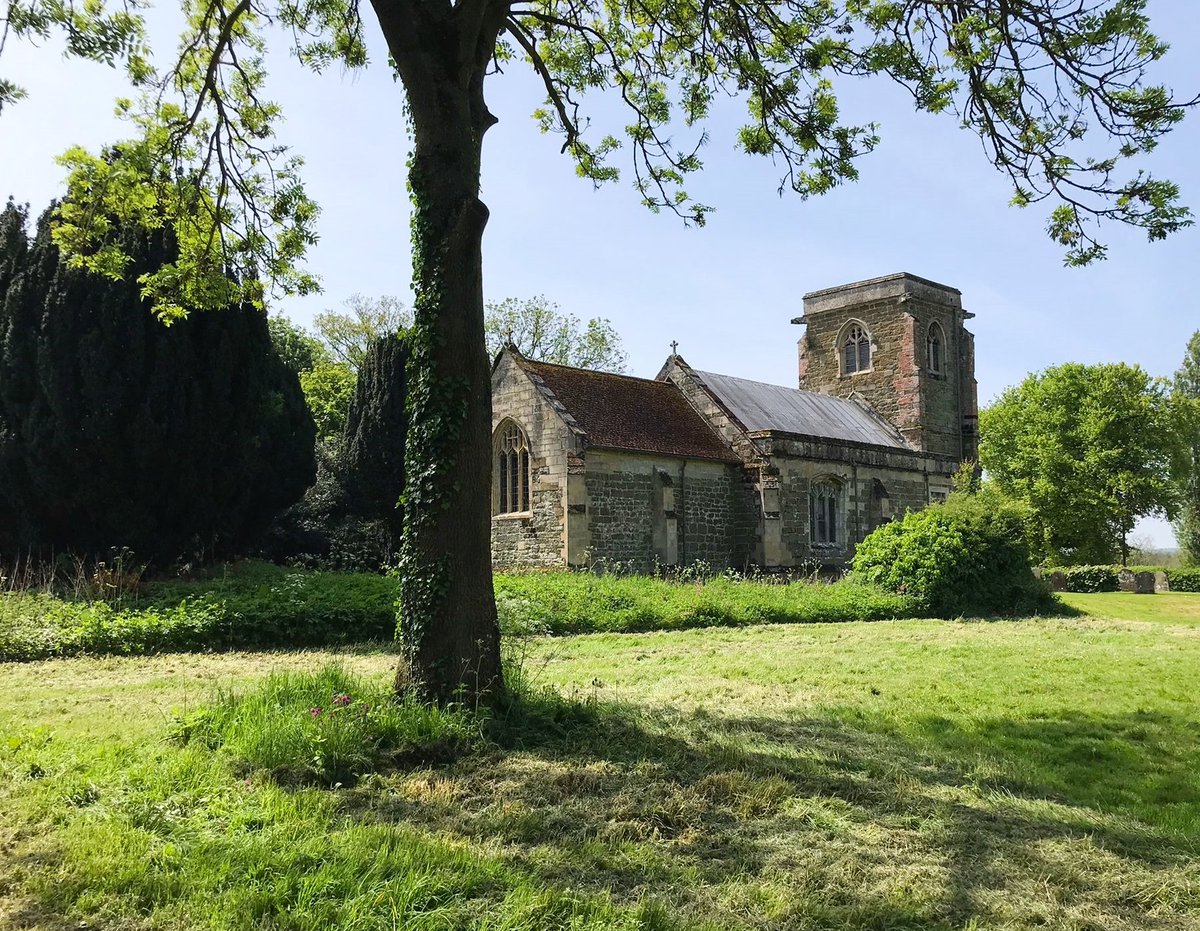 Have a fab Friday everyone🥂.  Bag Enderby - Birthplace of Poet Laureate Alfred, Lord Tennyson. His father, George Clayton Tennyson, was rector at St. Margaret's church from 1806 till his death in 1831. #SaturdayWalk #LincolnshireWolds #FingerpostFriday #SteepleSaturday