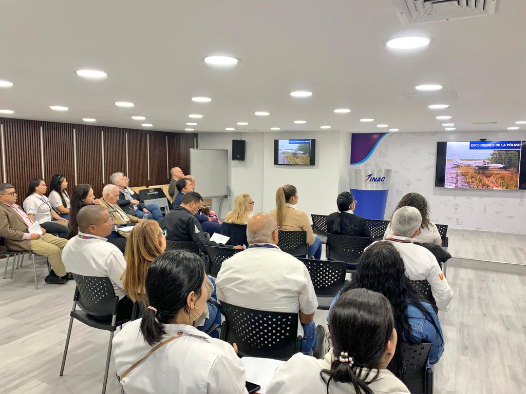inac_ve's tweet photo. #16May 1/2 ¡Por una aeronáutica, cada día más segura! Especialistas en diversas áreas de la aviación civil participaron en taller sobre seguros de aviación, aeropuertos y el plan de asistencia a víctimas de accidentes aéreos. https://t.co/YGEfrPRhMQ