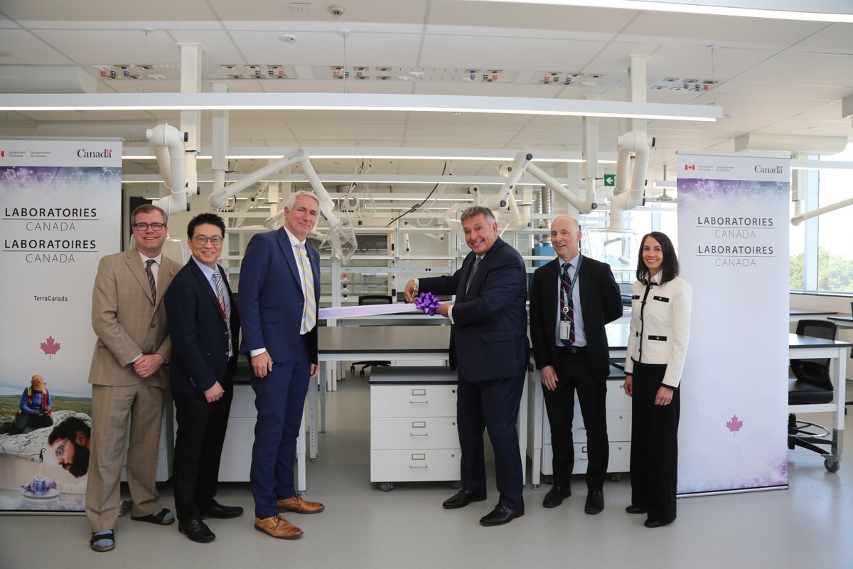 Today, our parliamentary secretary, Charles Sousa, announced the completion of the TerraCanada advanced materials research facility in #Mississauga, Ontario! 🎉 Details: canada.ca/en/public-serv… #LaboratoriesCanada #CanadaSupportsScience