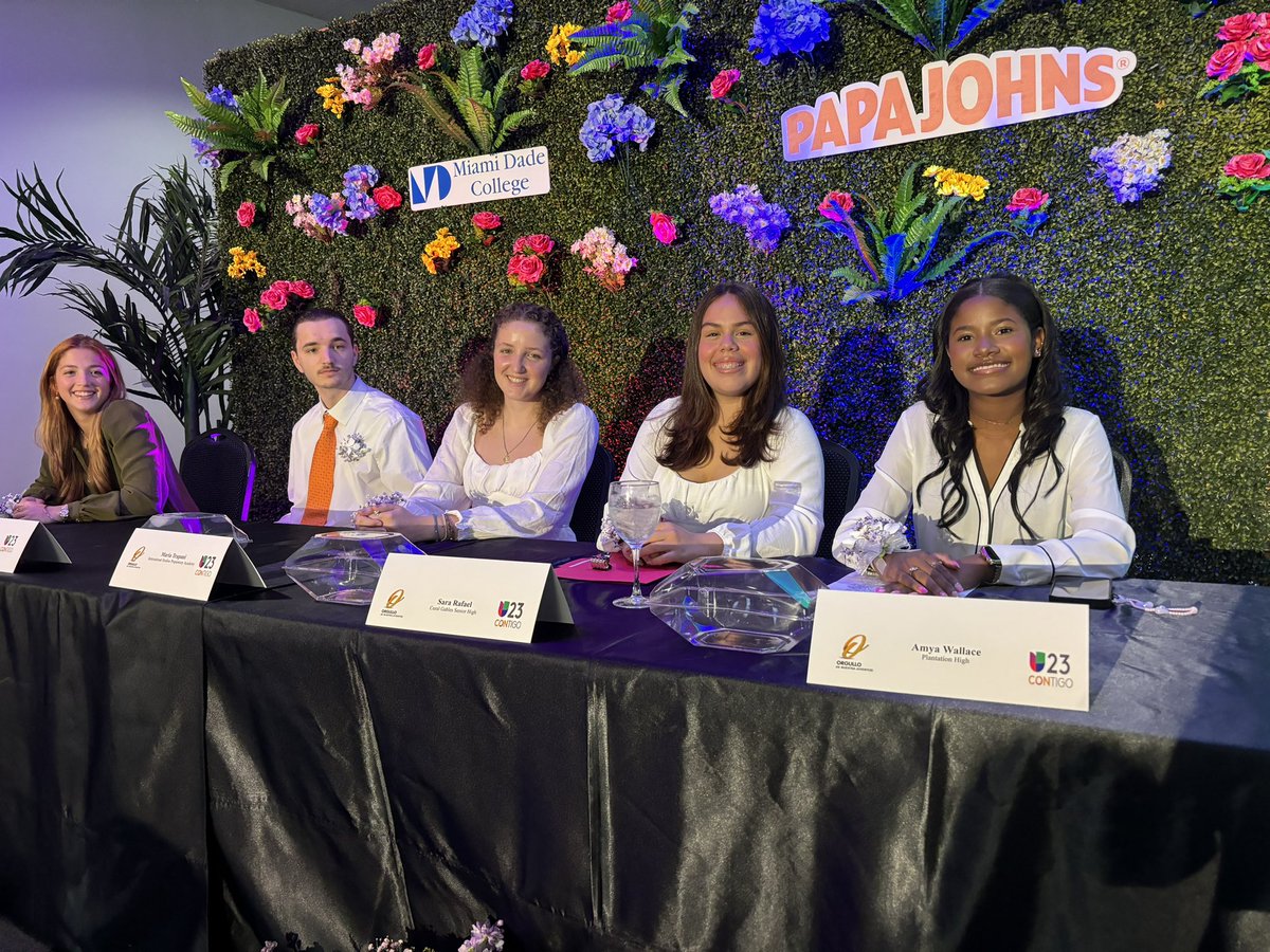 Starting the day off right at the Univision Contigo Awards with incredible students from Miami Dade and Broward County! So proud of our Broward rockstars, Jacob Taylor from McFatter High and Amya Wallace from Plantation High School, for their inspiring speeches and