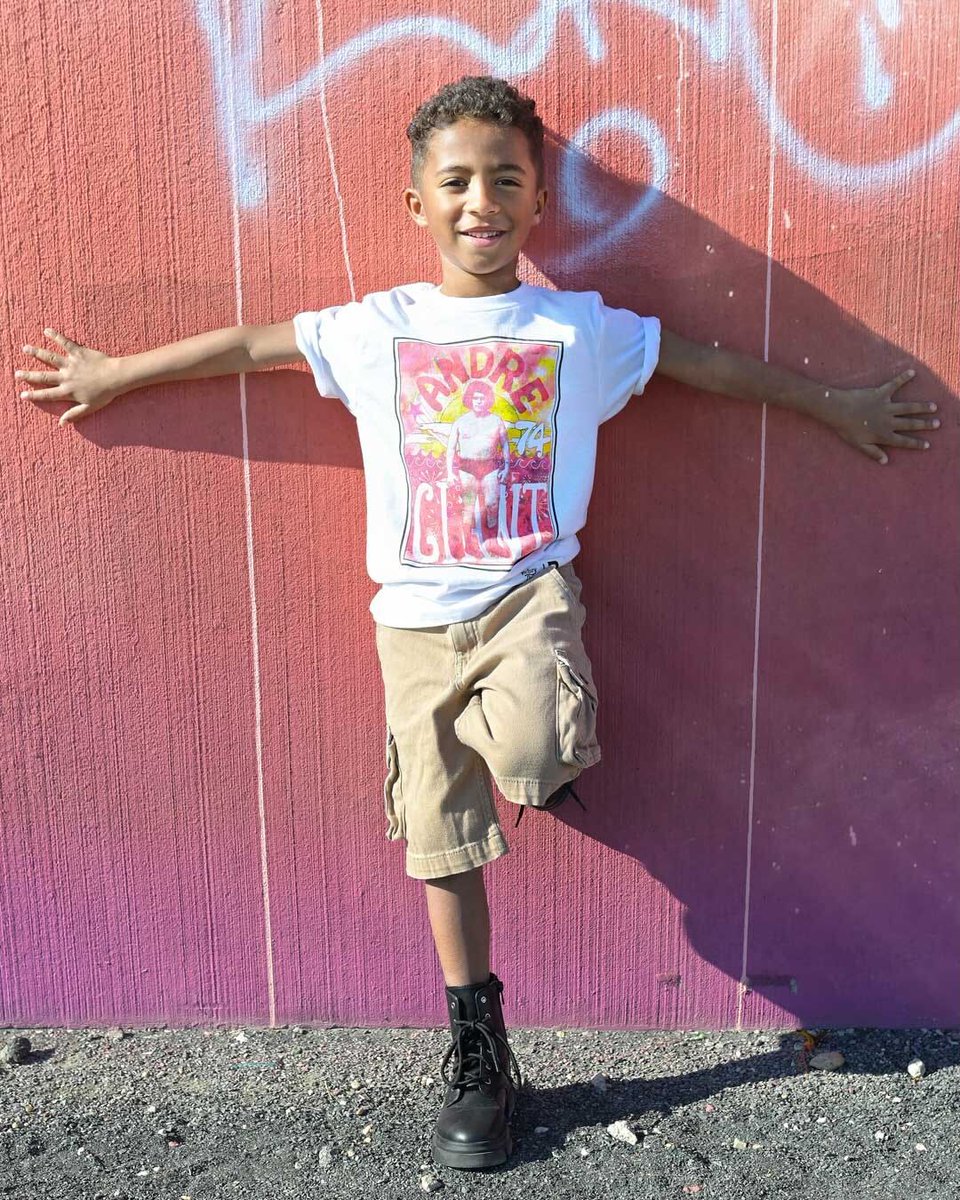 Repping Greatness Is For All Ages.

Shop The ROF Kids Collection.

#RootsofFight #KnowYourRoots
rootsof.co/kidscollectionT