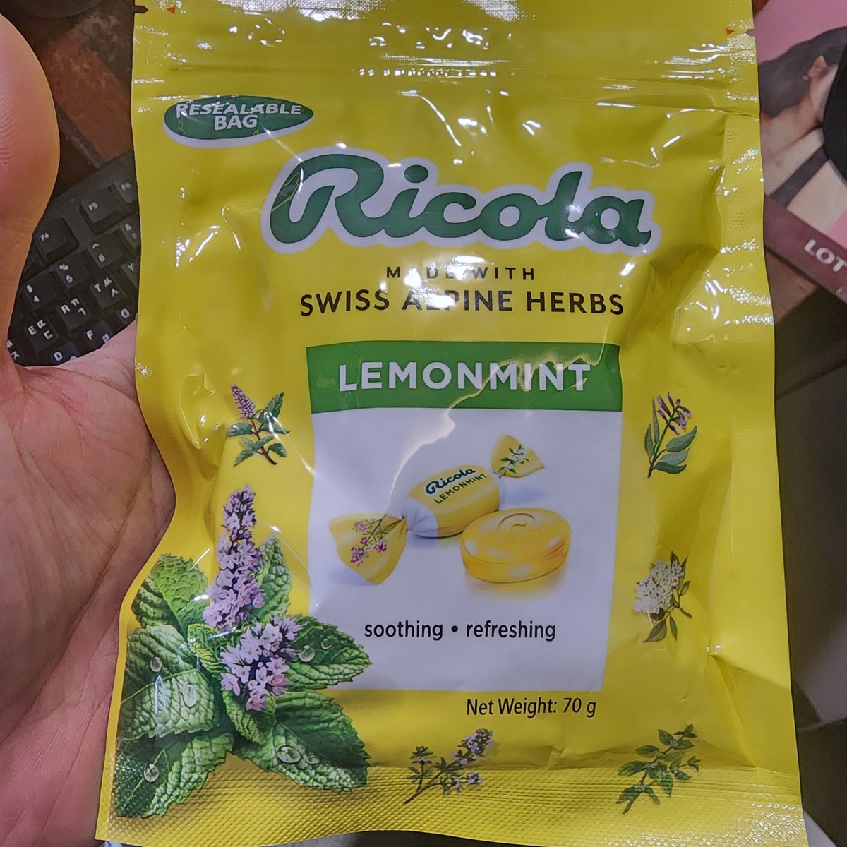 유애나 전용시간은 1시까지지만 이후에도 10시까지 구경도 하고 선물도 받아가실 수 있으니까 편하게 오셔도 돼요^^

첫 손님~ 사탕 고마워요. 맛있게 먹고 있어요😊