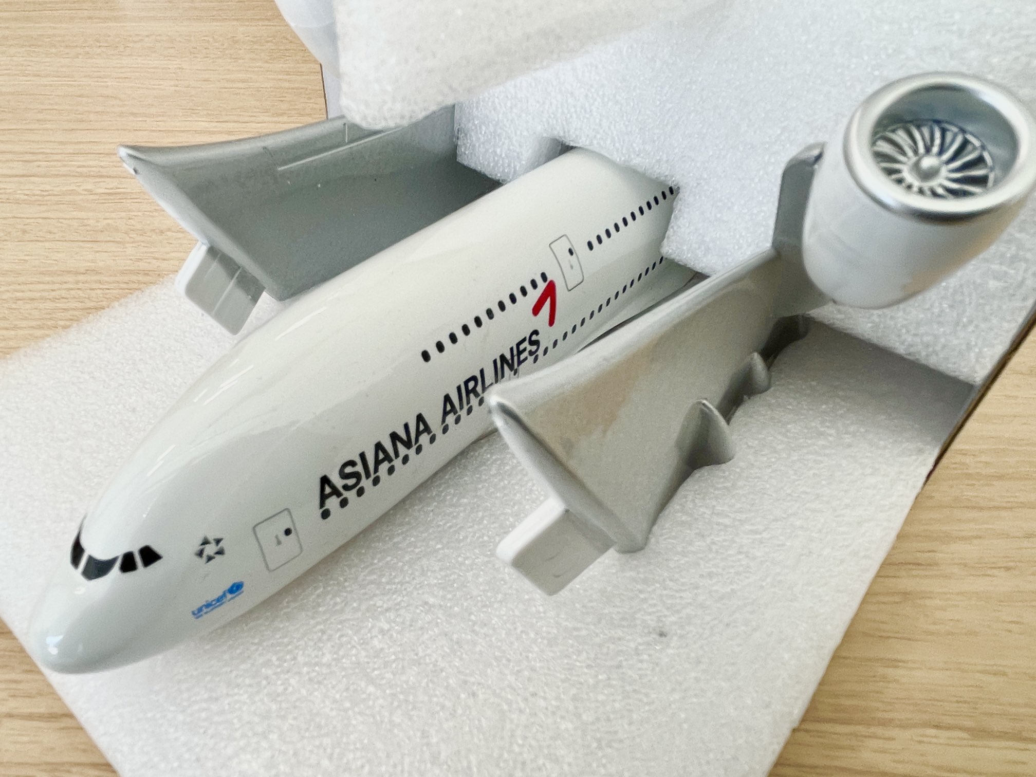 【激レア】エアライン　航空会社　グッズ　社内バッジ 激レア】エアライン 航空会社 グッズ 社内バッジ （ピンバッジ