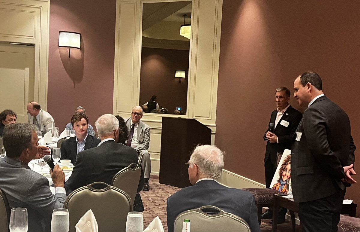 Had a great evening representing @MDAndersonNews during @HarvardHBS Club of Houston's Executive Speaker Series. Enjoyed discussing my leadership journey, MD Anderson and the innovation that is driving the future of cancer research and care. Thanks for having me! #EndCancer