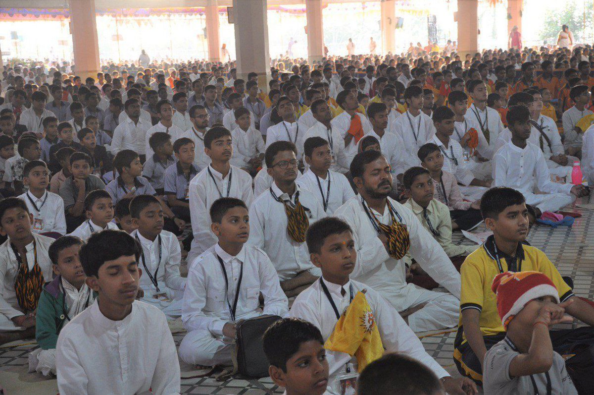 In the summer vacation at Sant Shri Asharamji Ashram, the Vidyarthi Ujjwal Bhavishya Nirman Camp was organized for the overall development of the children through Asanas, Pranayam, Japa, Dhyan and the key to success.
Towards Our Culture
#BrightFutureOfStudents