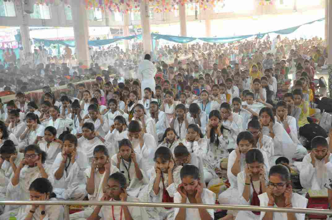 If India has to be made a world leader, then the children of our country will have to be brought Towards Our Culture. With this in mind, Sant Shri Asharamji Ashram is running student ritual camps to make the children cultured.
#BrightFutureOfStudents