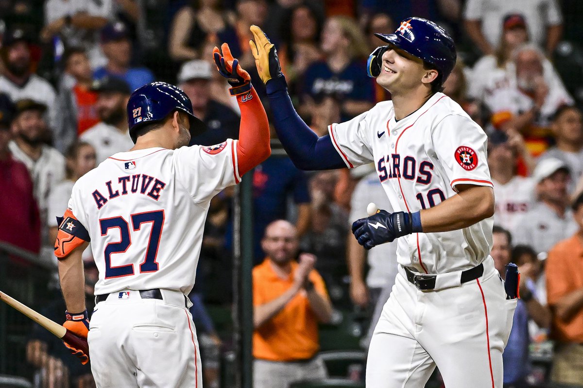 MLBONFOX's tweet photo. The Astros finish the 4-game sweep and continue to climb the standings in the AL West after winning 7 of their last 8 👀 https://t.co/Fg7iFBzmEH