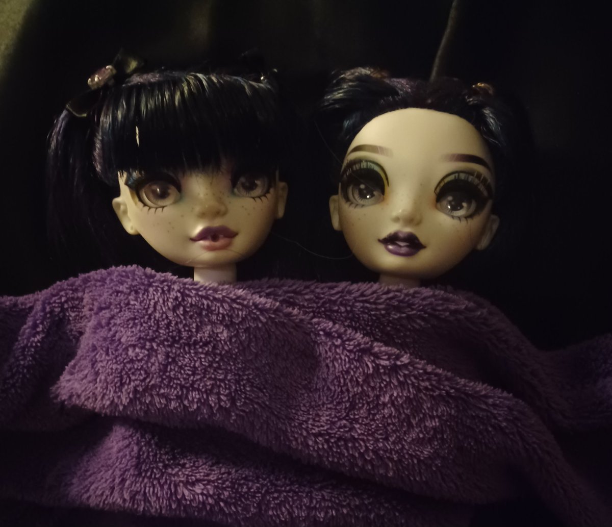 Its raining where I'm at, and N and V just got their monthly bath, so they wanted to rest under their favorite blanket for a bit. Aren't they adorable? At least there is a new Rainbow High episode to look forward to tomorrow, even if it's just more of RH Season 5!🖤💜