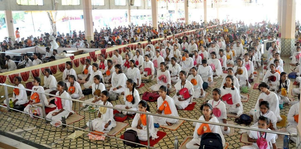 The present education only enables one to make a living. But just earning, buying stuff, can't fill void of distress within. Sant Shri Asharamji Ashram organized a spiritual camp that compensates with spiritual aspect of education. Towards Our Culture #BrightFutureOfStudents