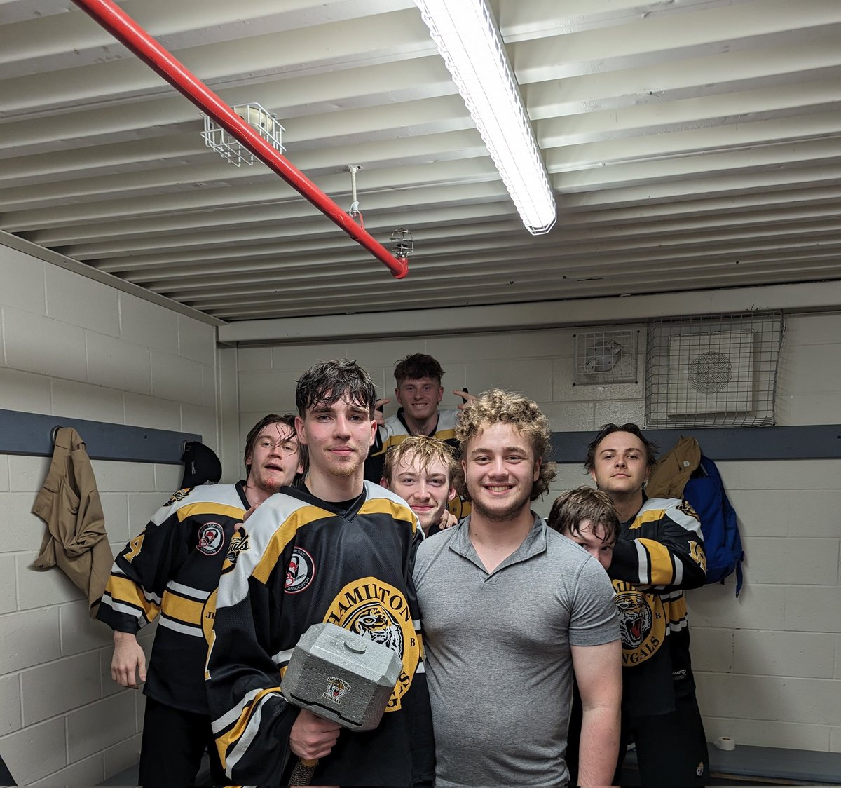 Hammer Award for tonight's win in London is Justin Hill.
Presented by last game's winner Mateo Beaudin