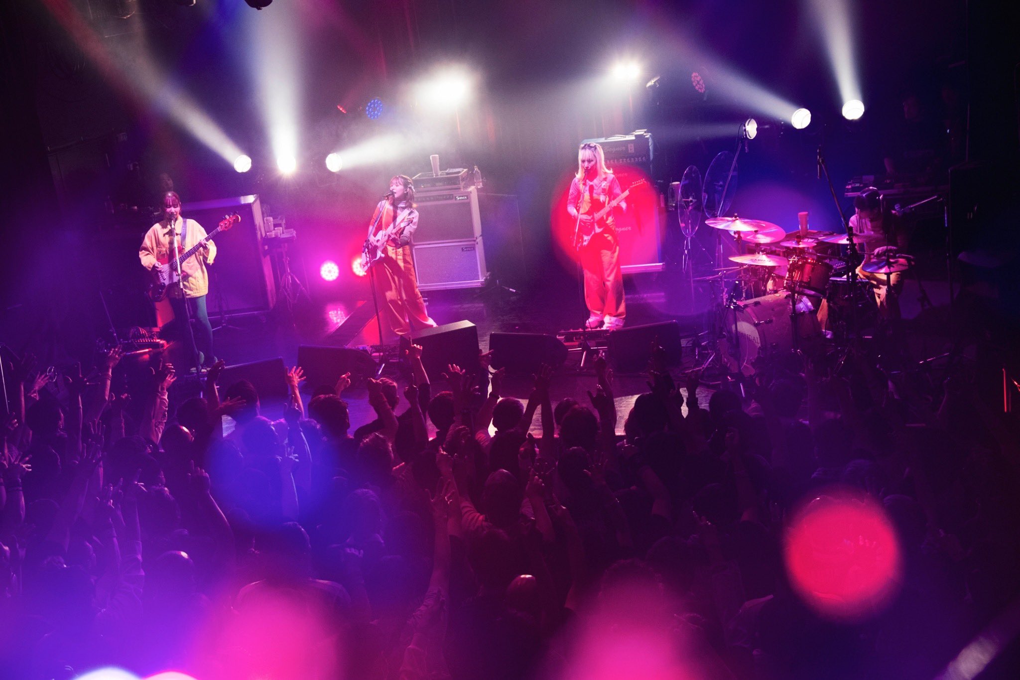 GNv5Pm9bwAEI9I-?format=jpg&name=large