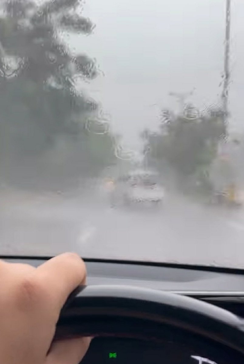 Rain's gentle whisper soothes the soul,
A melody of #peace in its rhythmic roll.
In its embrace, we find release,
In the rain's song, our hearts find peace..

#BengaluruRains

#Friday #weather #StormHour
#nature #Goodmorning
#KarnatakaRains #happiness 
#Twitternaturecommunity