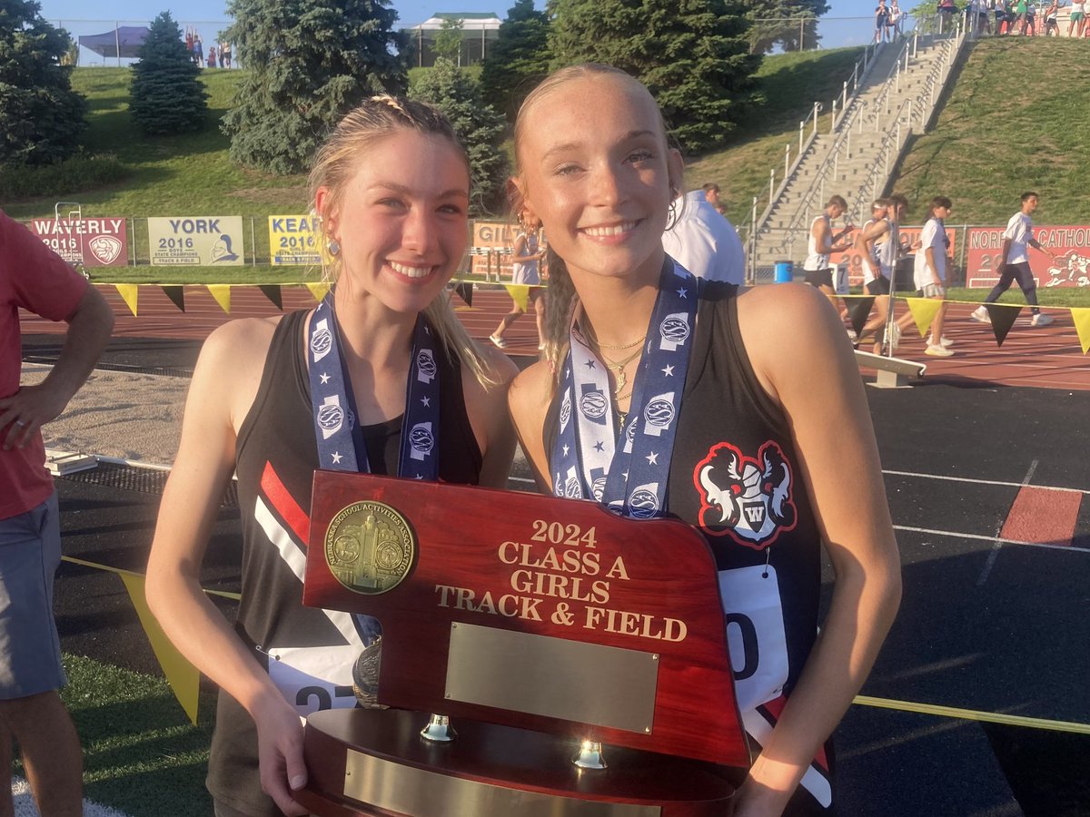 WESTSIDE’S STATE CHAMPS! Stella Miner wins 3 gold medals (800, 1600 and 1600 relay) Claire White wins 2 gold medals (3200 and 1600 relay) !!! @Claire_white_xc @westsidewired @Westside66 @WestsideTrakGuy #nebpreps #Rollside