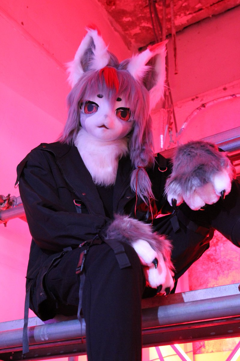 #FursuitFriday #Fursuit #Techwear