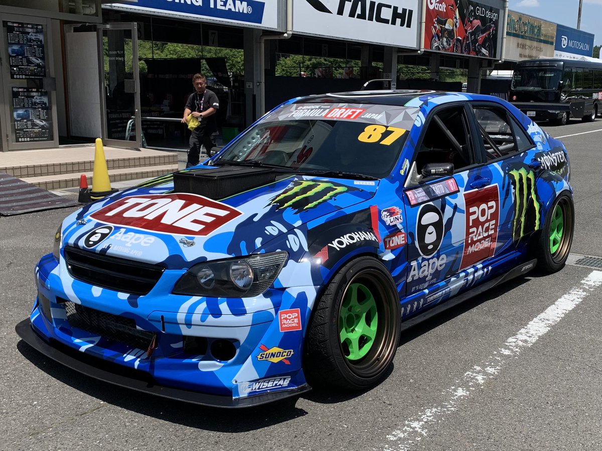 87 齋藤太吾選手のマシンはアルテッツァ…ですが、中身はだいぶ様子が