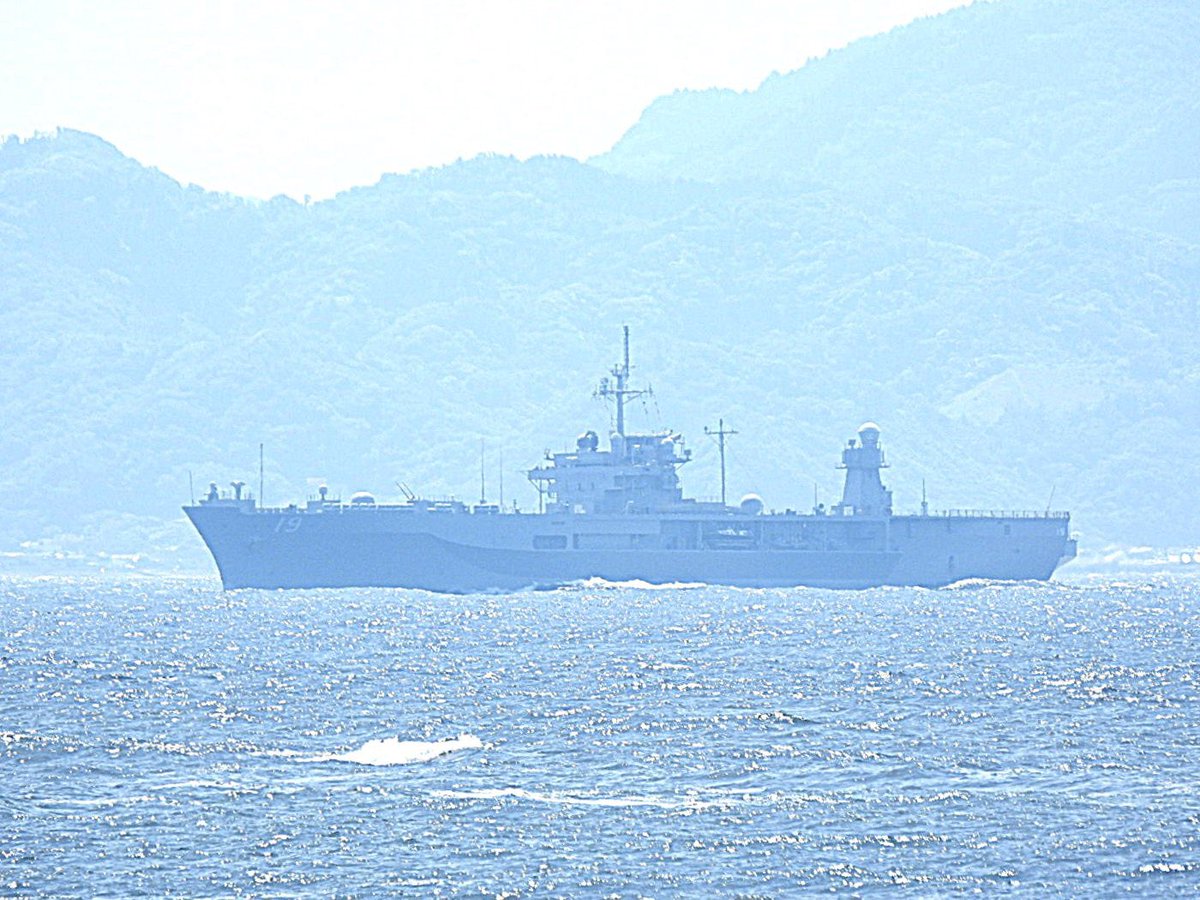 USS Blue Ridge (LCC 19) Blue Ridge-class amphibious command ship off of Yokosuka, Japan - May 17, 2024 #lcc19 #ussblueridge

SRC: TW-@MICHIYAM