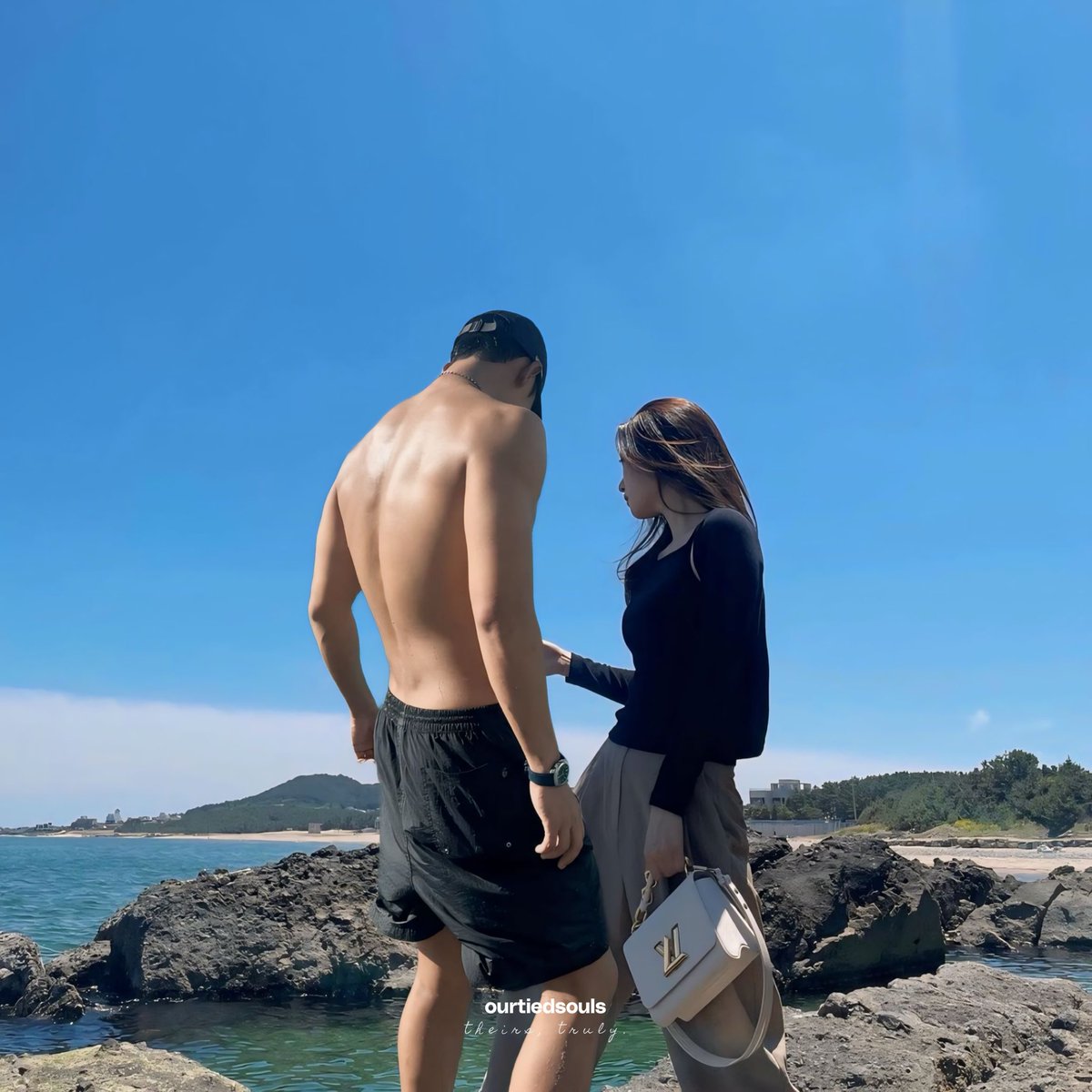 ourtiedsouls's tweet image. #MINGYU &amp;amp; #CHAEYEON ; salt air and your back beneath the sun, i never needed anything more.