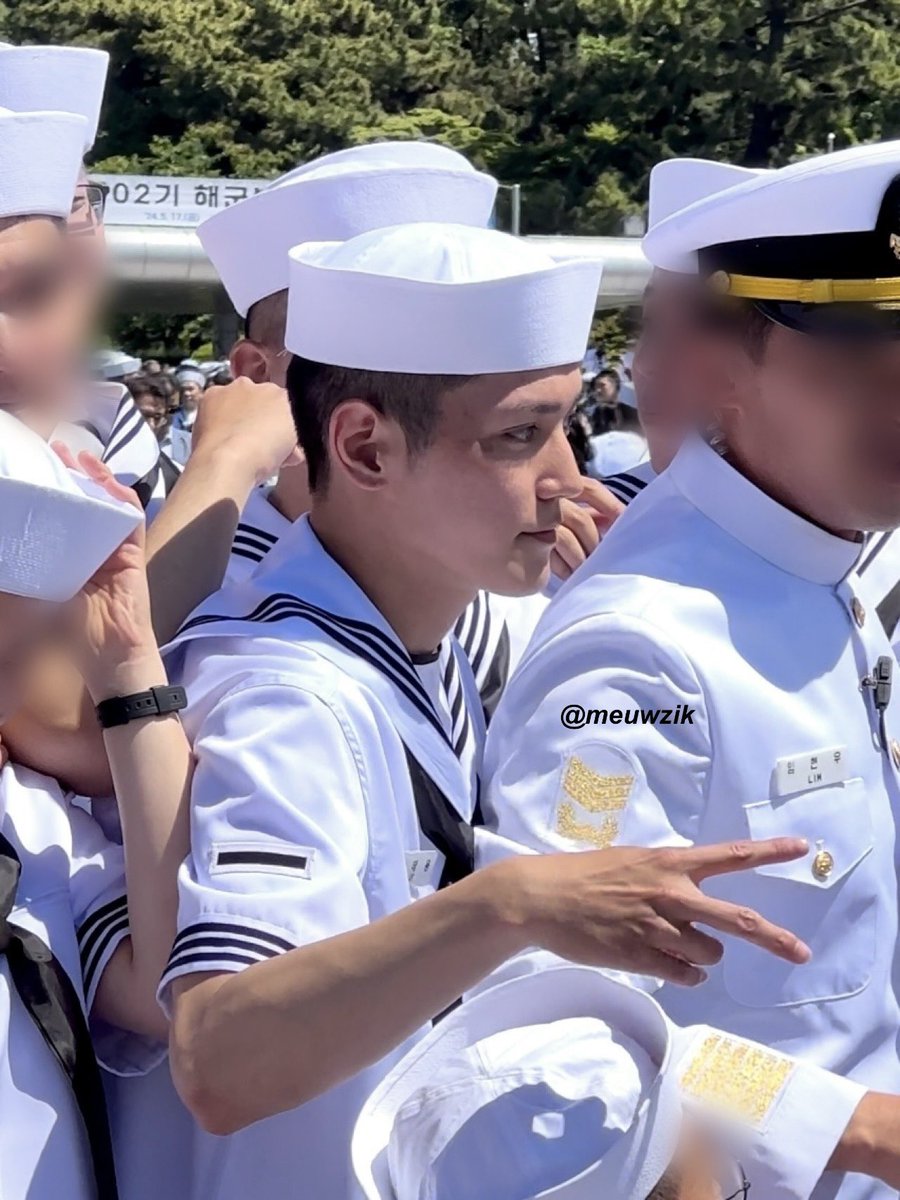 니가 정녕 대한민국 남자연예인 군대시절 비주얼의 역사를 새로쓰는구나