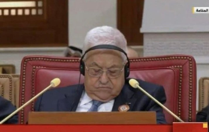 إذا قلت لكم أن هناك رئيس شعبه يُباد وهو ينام ملء جفونه في أهم اجتماع عربي يتحدث عن إبادة شعبه هل ستصدقون؟ #القمة_العربية #GazaGenocide‌