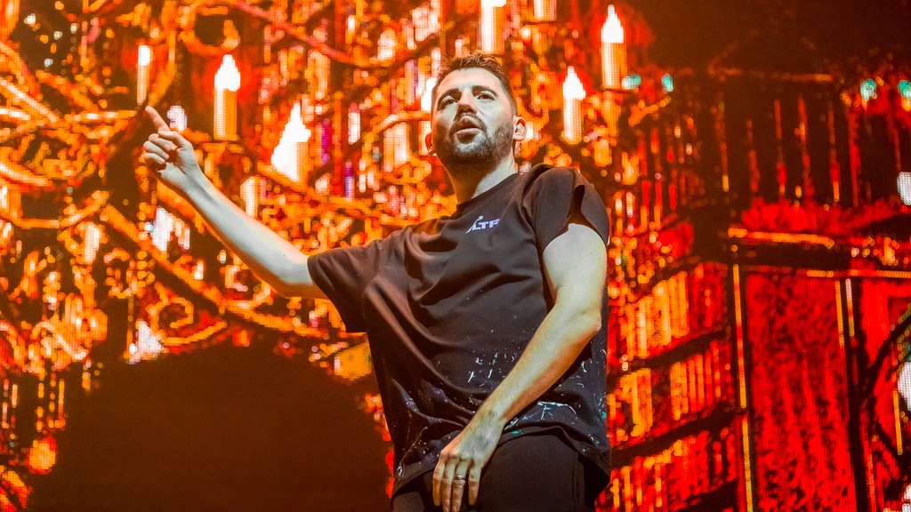 Celebrate the birthday of @DimitriVegas with his 10 most streamed tracks! Read more: edmhousenetwork.com/celebrate-dimi…