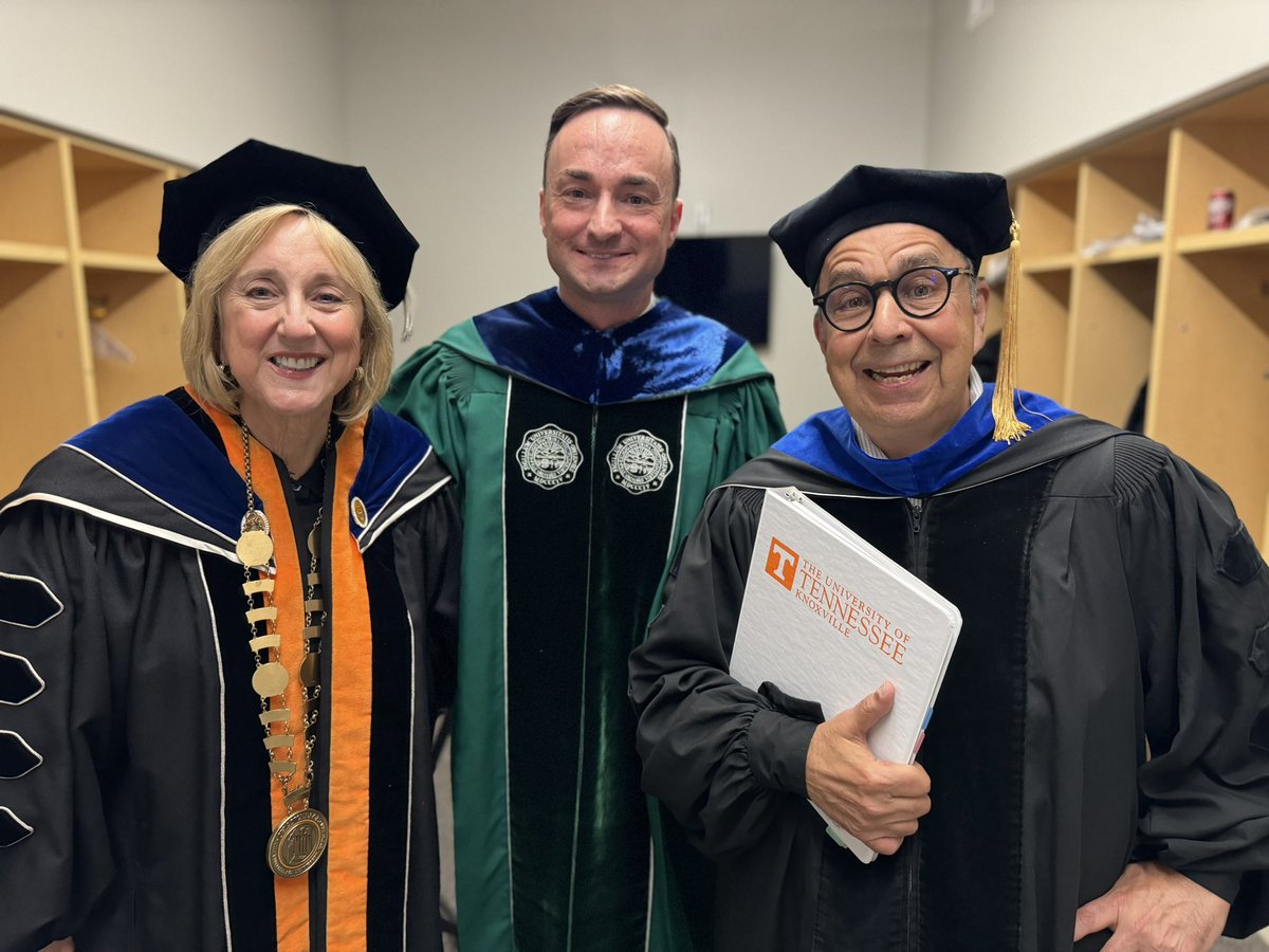 Another incredible @UTCCI commencement in the books! Thank you to CCI alum and New York Times bestselling author @CGrabenstein for your inspiring words to our graduating class. 🍊🎓🎉 #UTGrad2024