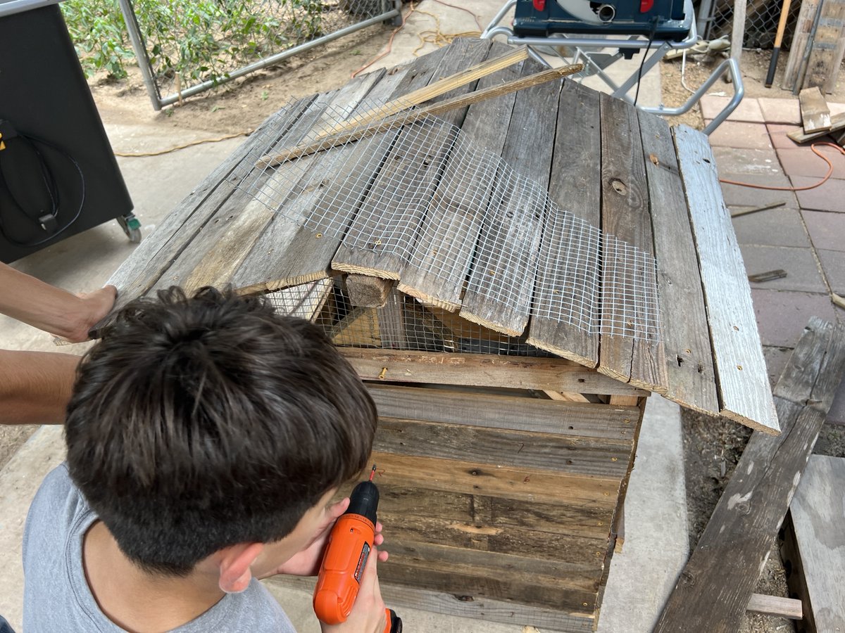 @IandGCenter students were busy bees today, applying social skills as they learned to build rustic animal cages and dog houses from #recycled materials. @gutiexfer @RichardTam93019 @McAllenISD @CityofMcAllen #Owlitude #DistrictOfChampions #Upcycling
