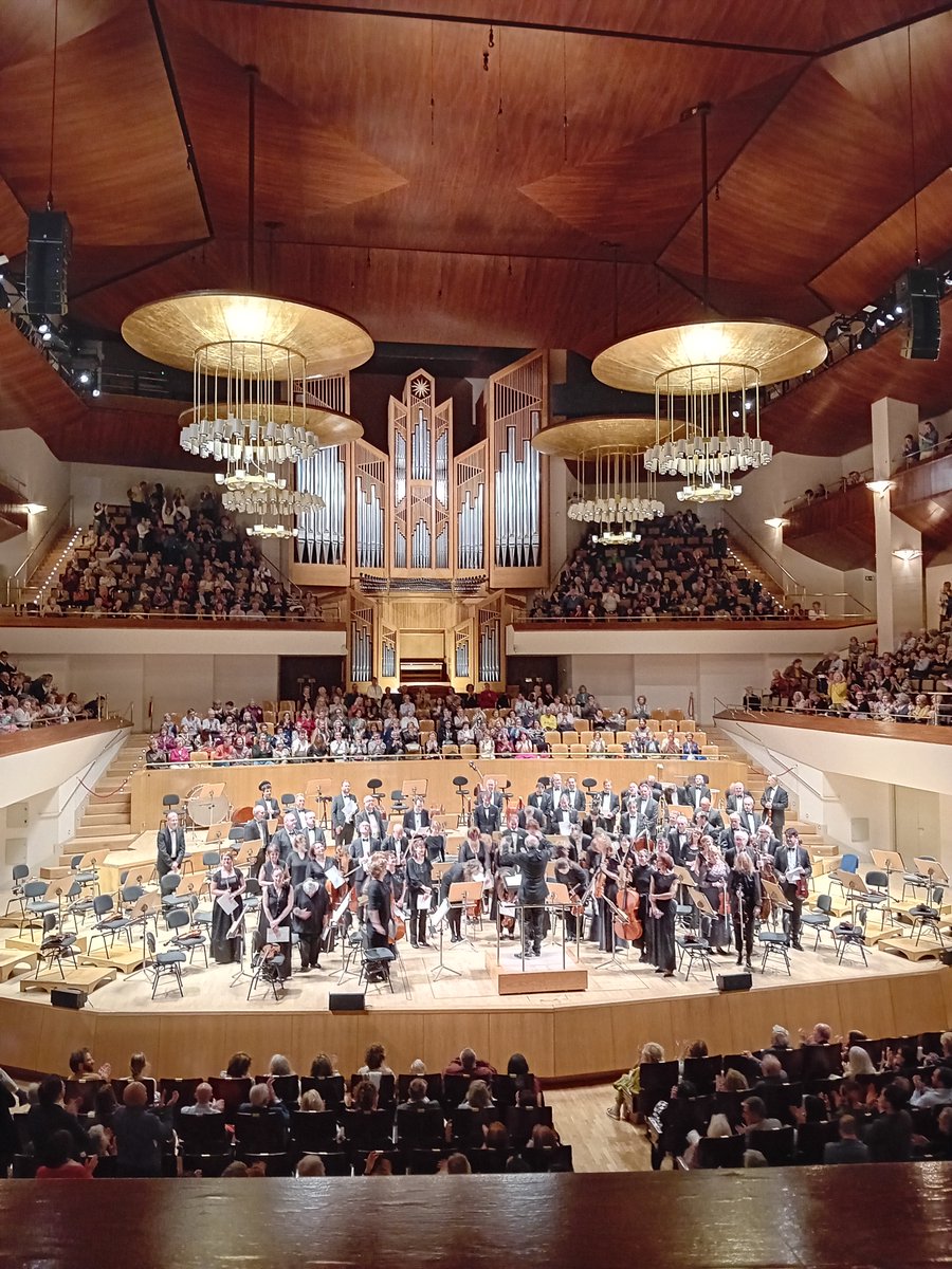 Maravilloso concierto de la Budapest Festival Orchestra (BudFestivalOrch) en el AuditorioNacional. Precioso repertorio de #Brahms. Enhorabuena a @ibermusica_es por esta magnífica velada. 

#Hungria