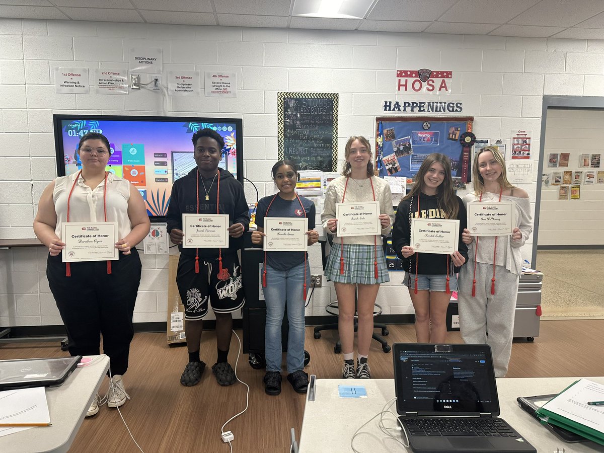 Proud of our Students who earned their cords for the Blood Connection Donations, we had a total of 18 seniors. #onechatham @seaforthhs @weareseaforth @SeaforthHawks @AP_SeaforthHigh