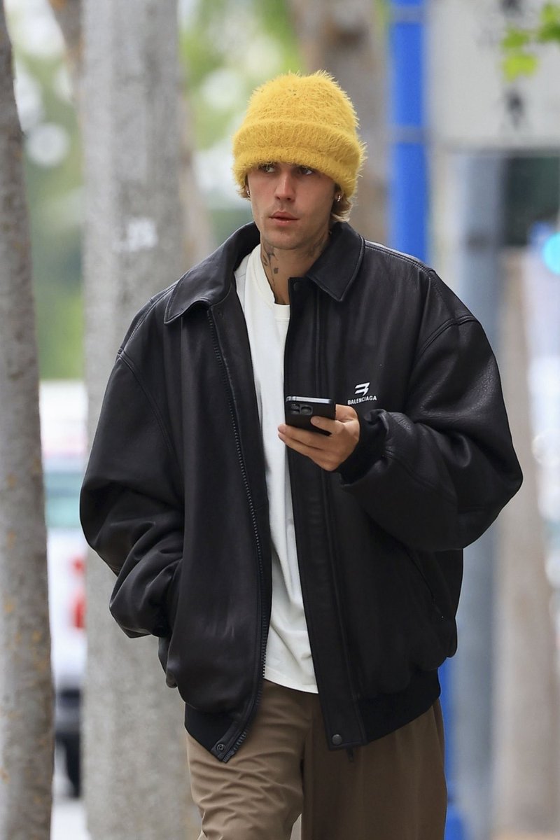 IMY2JDB's tweet photo. He fr pops up once a month, serves face then fucks off 😭 https://t.co/YV8uP2lDdA