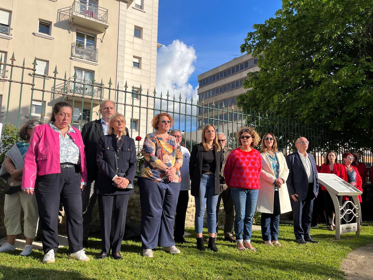 ➡️Cérémonie sur l’abolition de l’esclavage à @villepoissy. Ne jamais oublier ! Un moment unique piloté par @GDjeyaramane dans le Jardin de l’Olivier. ➡️L’occasion de rappeler combien l’yvelinois Victor Schoelcher (1804-1893) avait été capital. ➡️Nommé sous-secrétaire d'État à