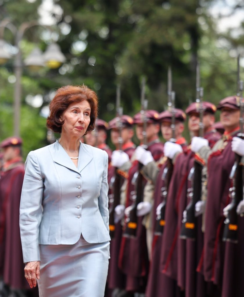 Како да ви кажам
Заличуваме на држава