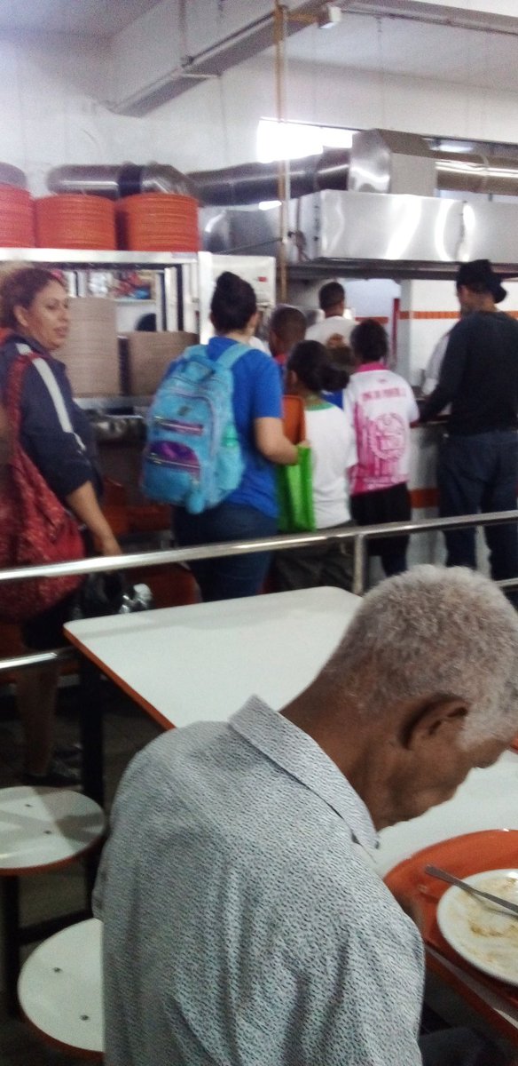 Rogerpost60's tweet photo. Almoço com o povo depois de doar plaquetas, o que os candidatos podiam fazer, mas não me deixaram sair, perderam, quero ver nas eleições. Bom Prato Osasco. https://t.co/lZVH6ux2HY