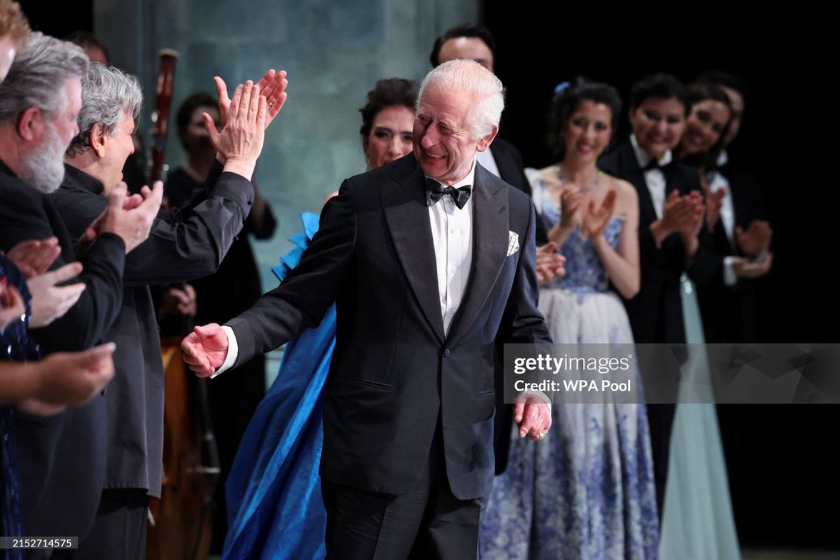 King Charles receives a standing ovation at the Royal Opera House. 🥰🥰