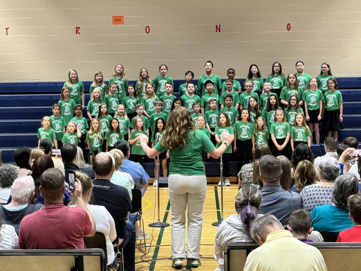 Spring is here and it’s filled with the sound of our Stonegate Singers! 🎶🎤🌹<a href="/lauryntooley_/">lauryn tooley</a>