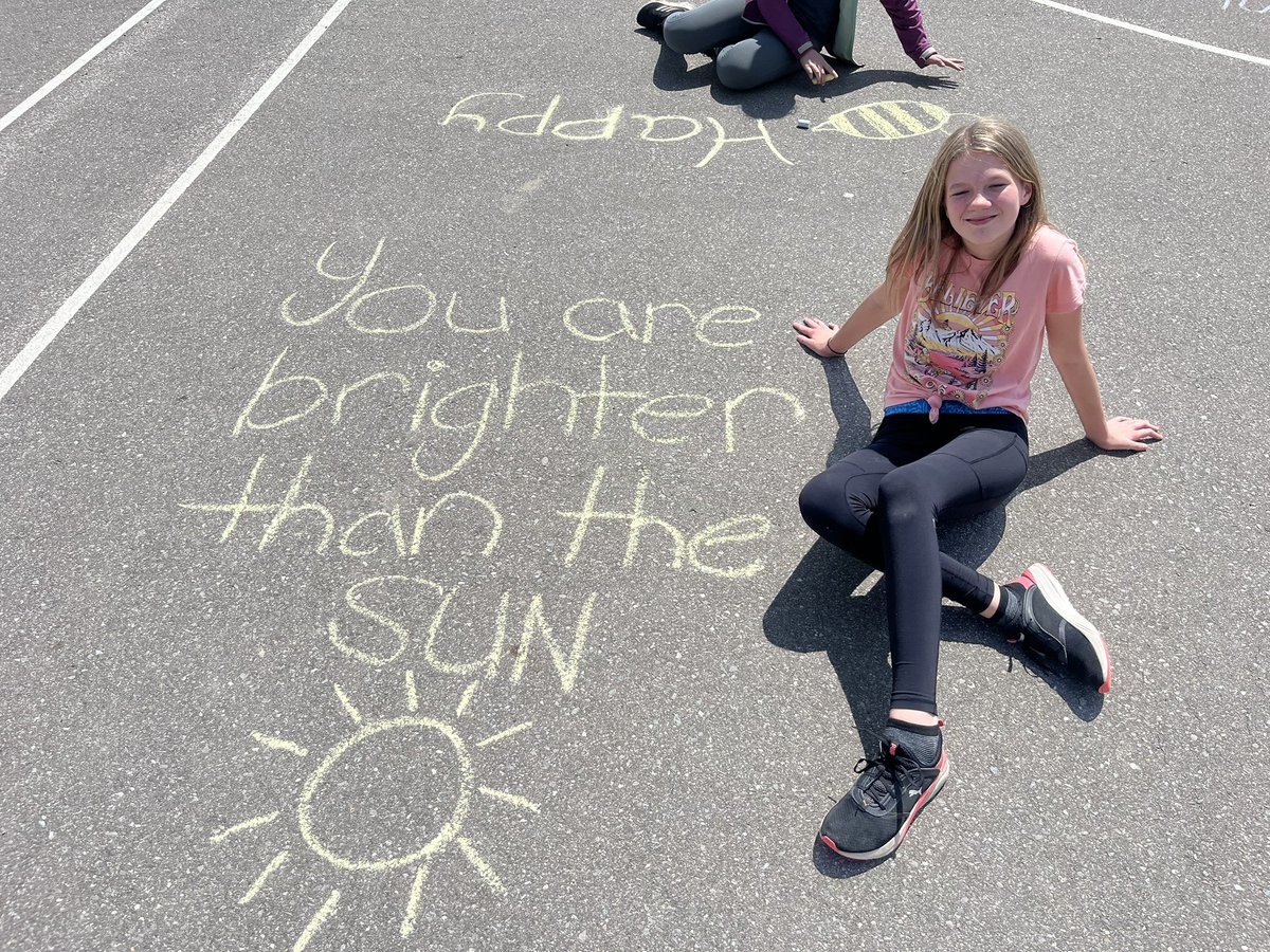 @GEDSB With Mental Health Awareness Week this week, the grade 6/7’s at Mapleview had a wonderful time chalking about mental health. #mentalhealthmatters #mentalhealthawareness