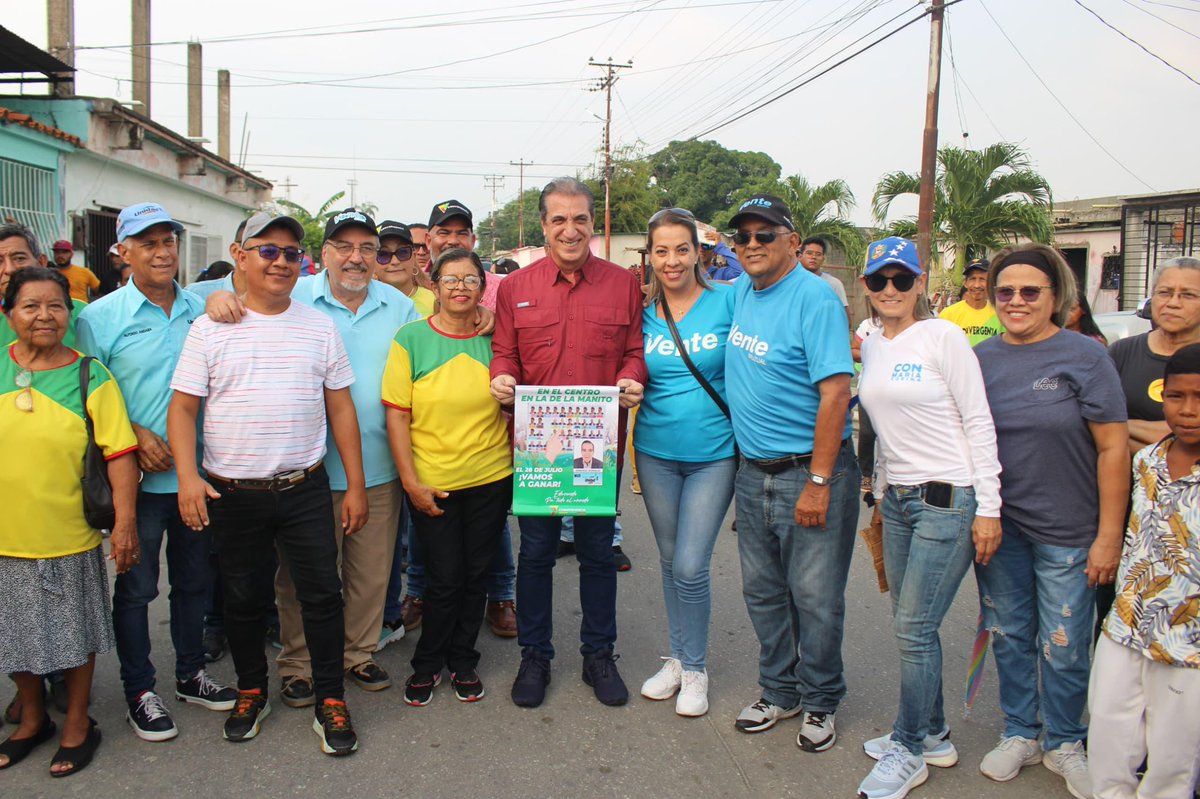 Hoy recorrimos casa por casa las comunidades de San Antonio y La Peñita de mi amado municipio Bruzual - #Yaracuy La gente está clara, este 28 de julio tenemos una gran oportunidad, de cambiar el futuro de #Venezuela. ¡Con @MariaCorinaYA y @EdmundoGU pa’ todo el mundo! #ConVzla