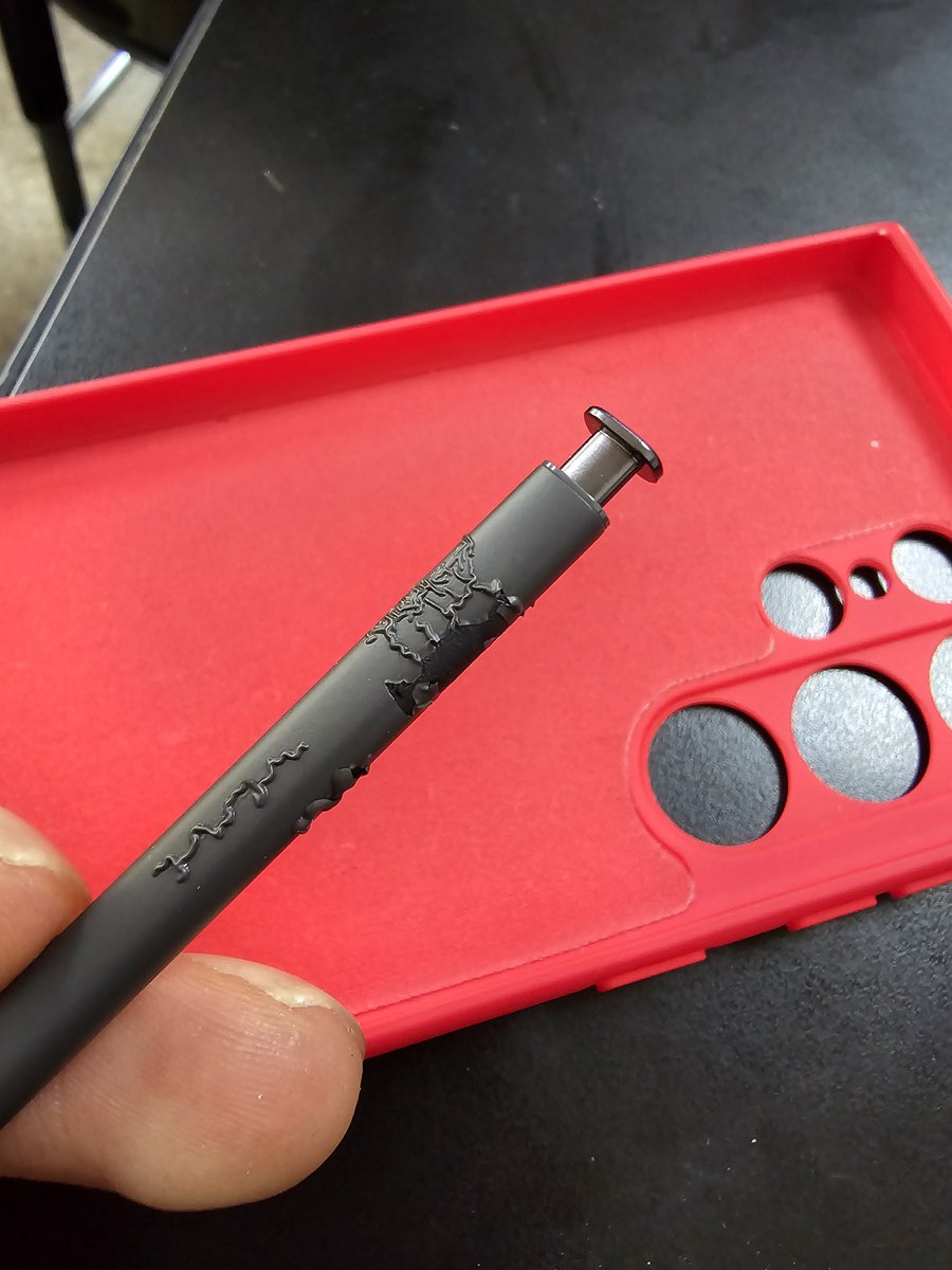 Surin09713869's tweet image. @SamsungMexico necesito ayuda, el día de hoy saque mi spen y resulta que esta así, a que de debe ?  #SamsungHelp