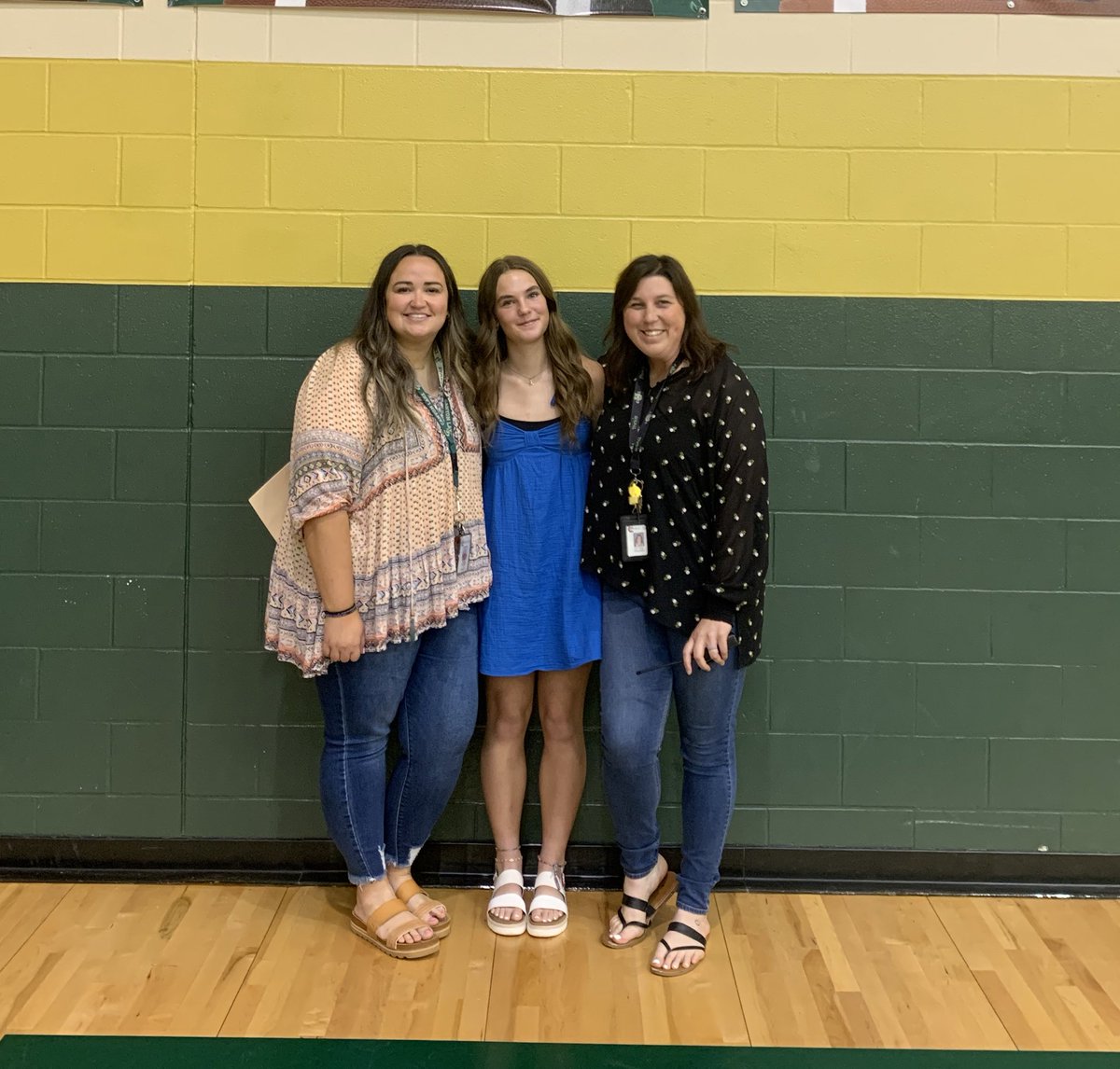 Congratulations to our Female Athlete of the Year, Chylea Gray! We are so proud of your work ethic and leadership. Can’t wait to see all that you accomplish in the years to come! 💚💛<a href="/Principal_MVMS/">Angela Looney</a> <a href="/mvms_athletics/">MVMS Boys Athletics</a>