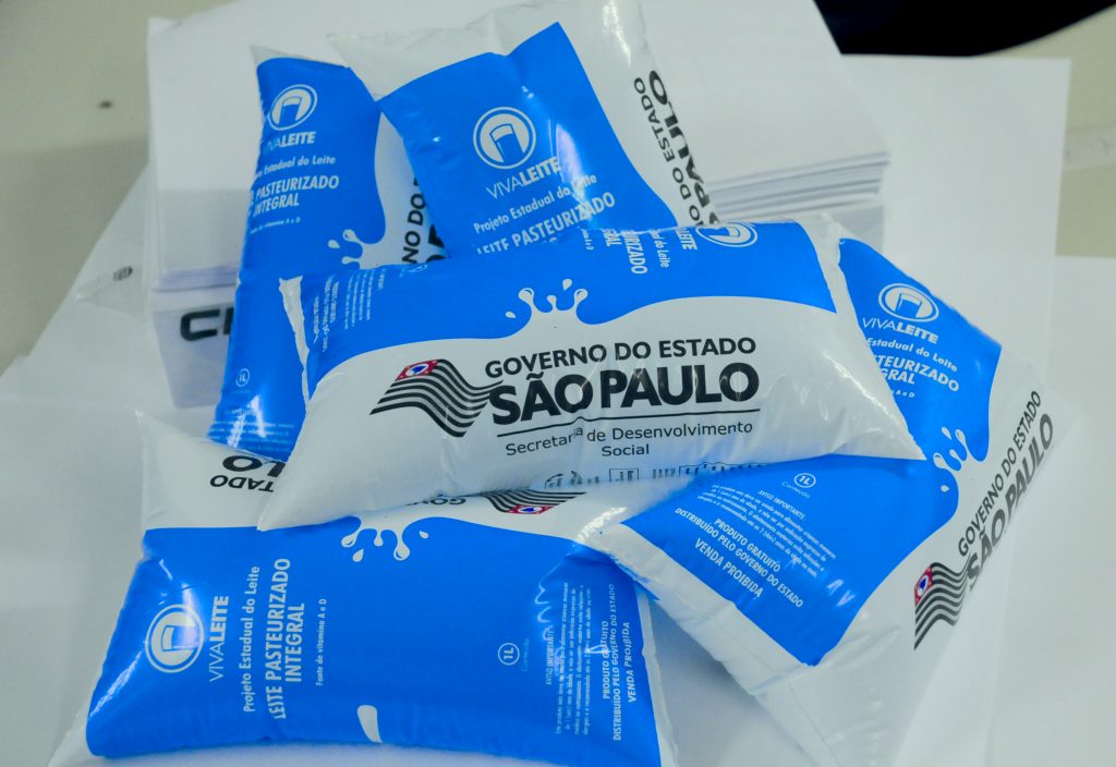 @DamaresAlves Ué, isso é normal, Damares. O leite distribuído pelo governo paulista também tem o logotipo. Quando vocês distribuíam comida no governo Bolsonaro não era assim? Ah é, lembrei, vocês não distribuíam comida.