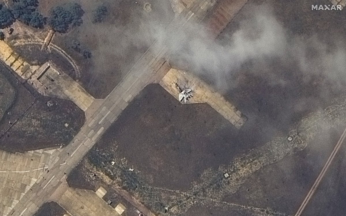 On @Maxar imagery, two MiG-31s and one Su-27 have been completely destroyed, and a MiG-29 damaged, at the Russian Air Force's Belbek Airbase in occupied Crimea. A fuel storage near the main airbase runway was also destroyed, and debris continued to burn in the aftermath.